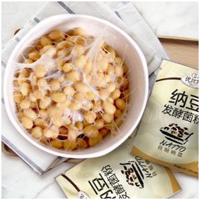 如今人们无需枯草，可以利用纳豆发酵粉在家里制作纳豆